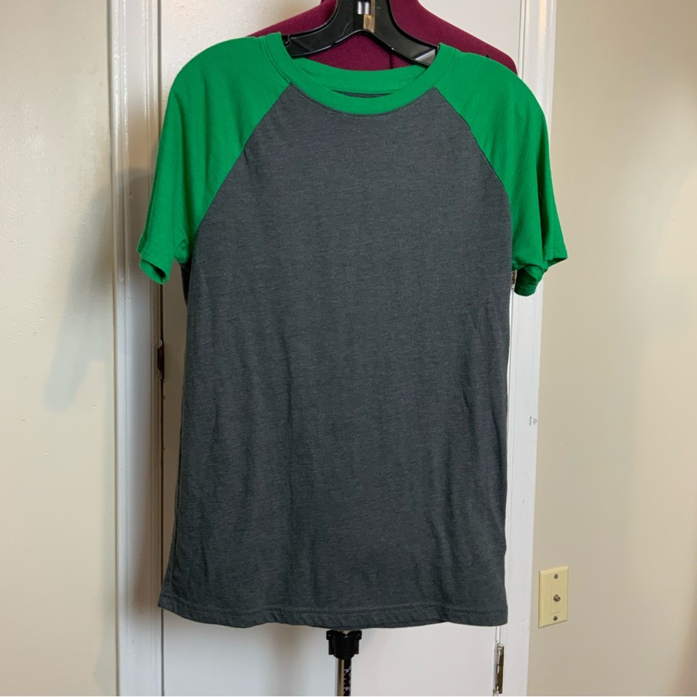 EUC Cat & Jack Youth Gray/Green Tee
